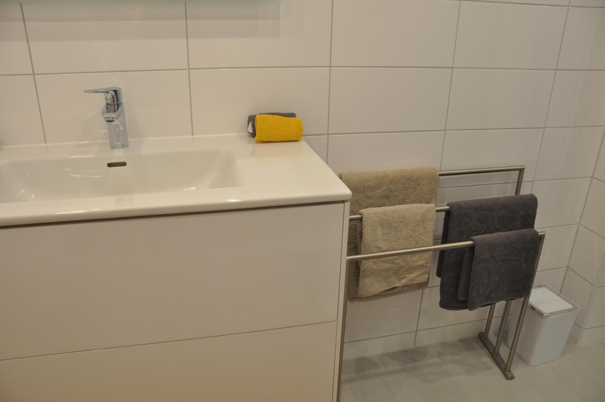 2-Zimmer Wohnung Mit Terrasse, Fernblick, Natur, Ruhig - Marburg Bagian luar foto